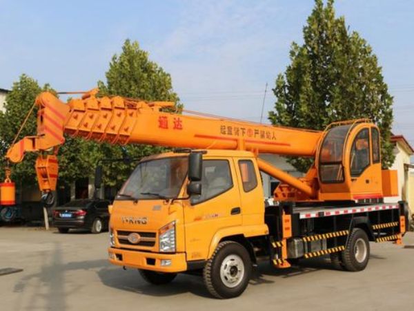平房区吊车出租电话_工厂设备搬迁移位选择吊车出租更方便